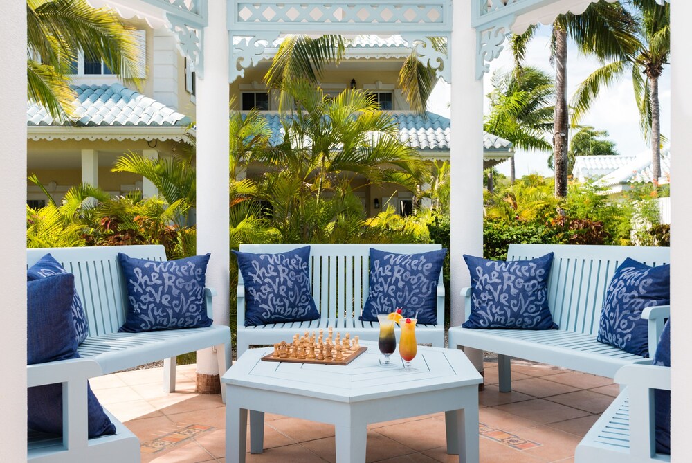 Poolside Bar