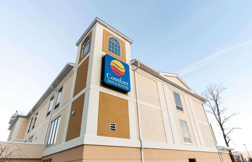 Comfort Inn & Suites Near Pocono Mountains