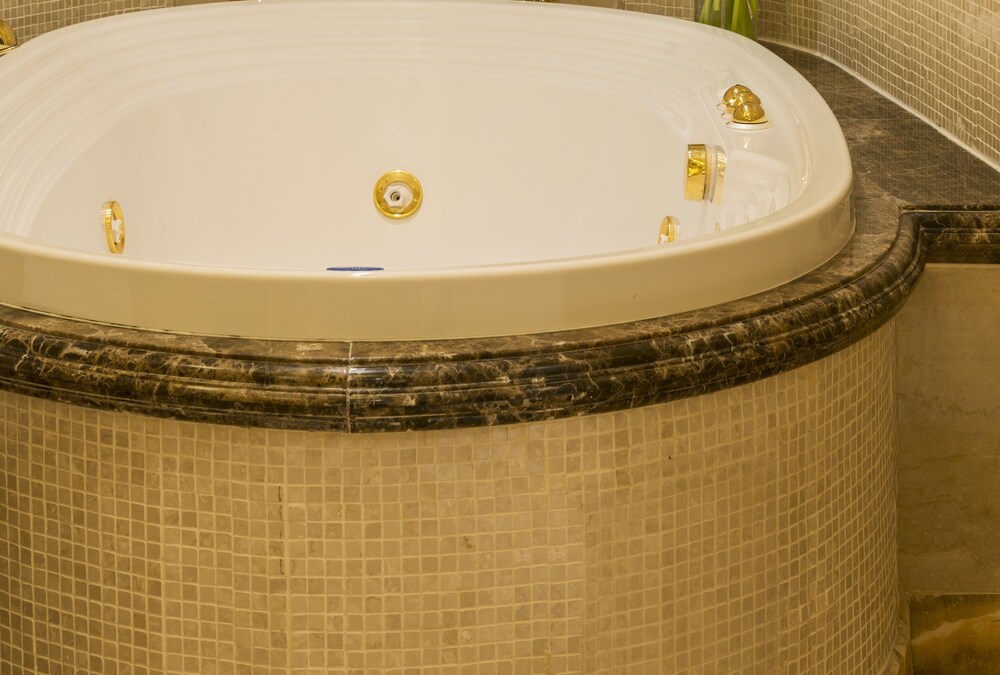 Jetted Tub