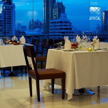 Hotel Lounge