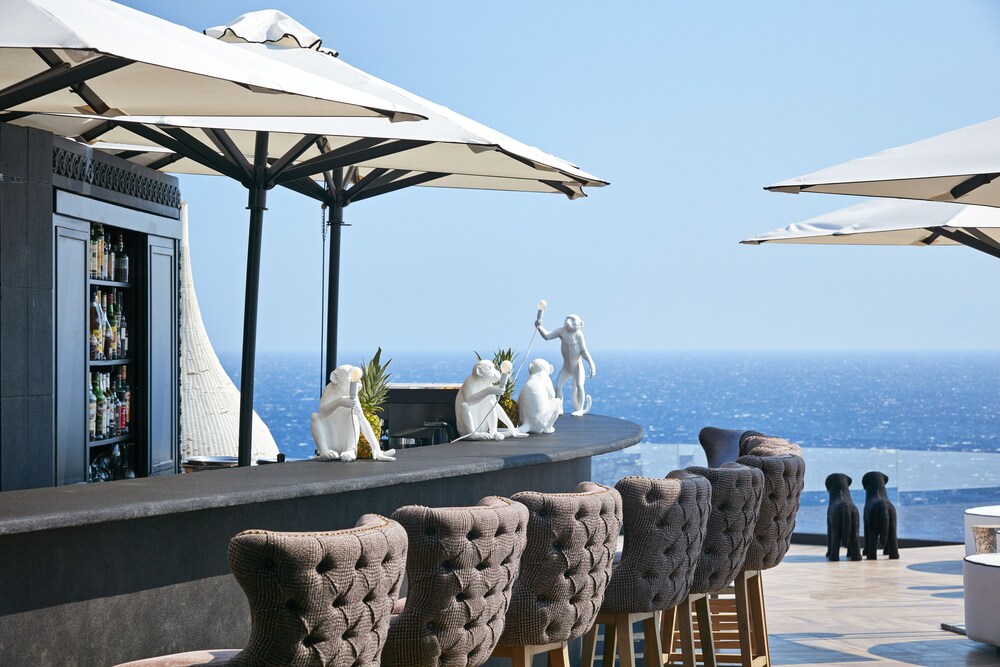 Poolside Bar