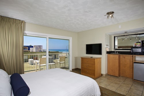 Surfer Beach Hotel