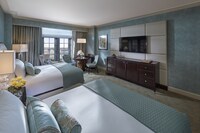 Club Room, 1 King Bed, City View