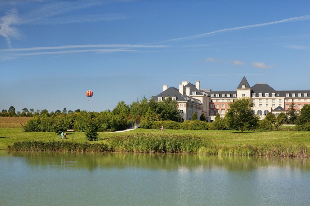 Lake, Dream Castle Hotel