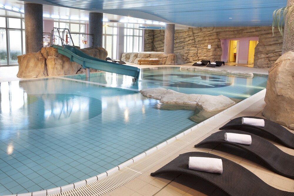 Indoor pool, Dream Castle Hotel