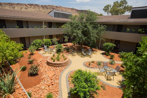 Crowne Plaza Alice Springs Lasseters