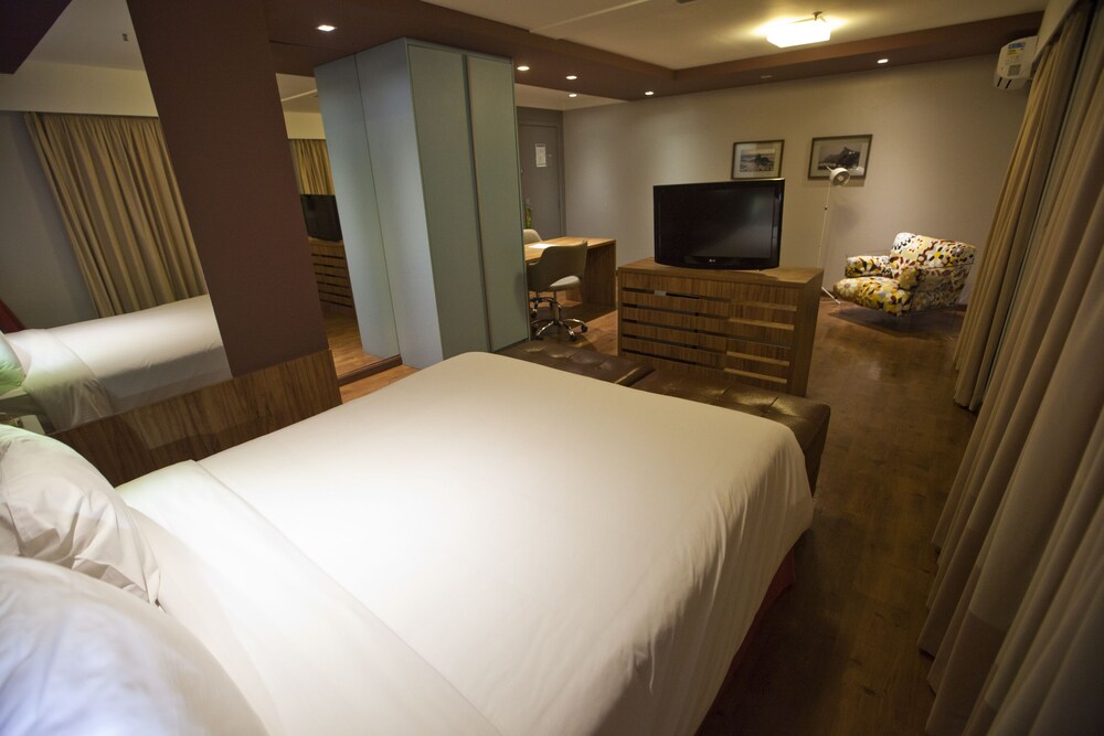 Suite, 1 Queen Bed, Non Smoking - Guestroom