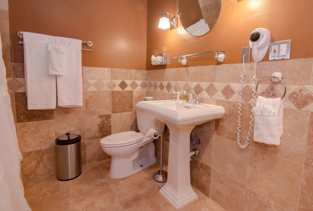 Cuarto de baño: Estudio, 1 cama de matrimonio con sofá cama