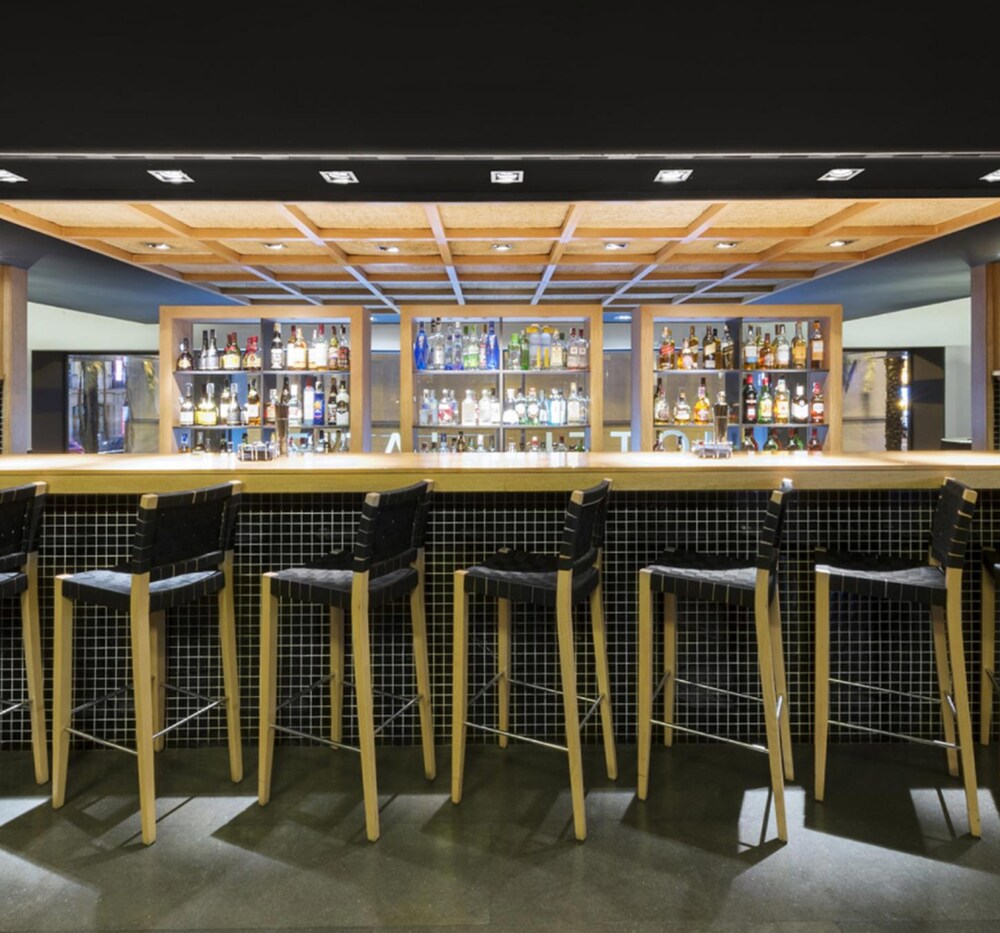 Hotel Bar