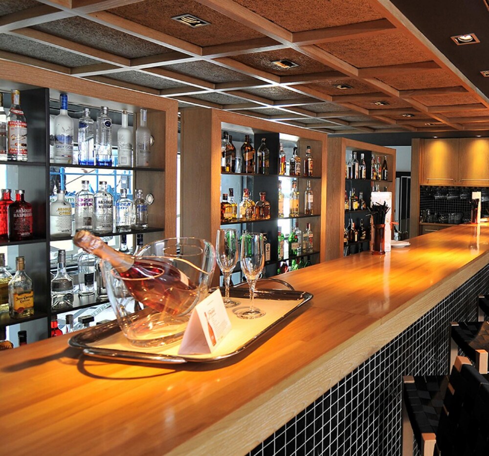 Hotel Bar