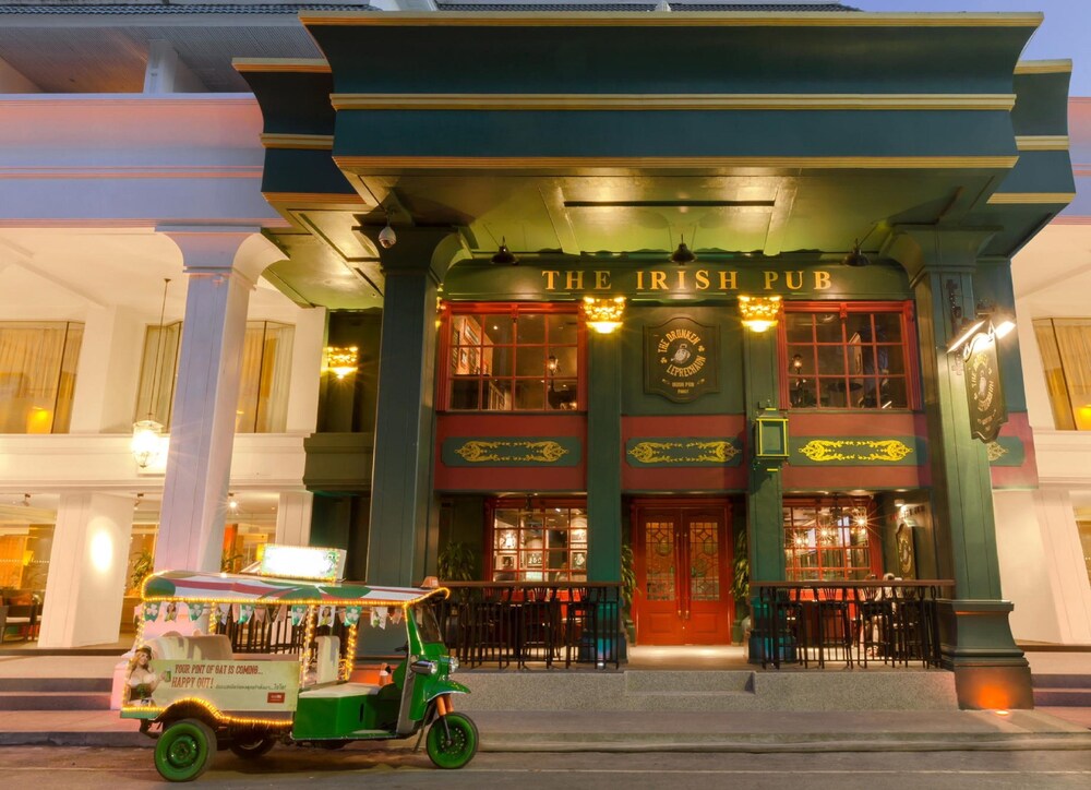 Hotel Bar