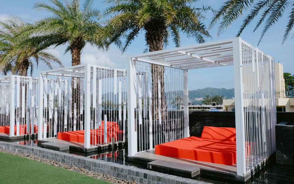 Poolside Bar