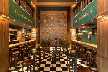 Hotel Bar