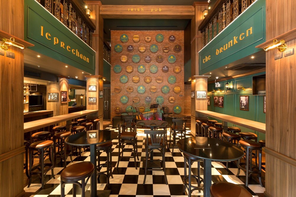 Hotel Bar