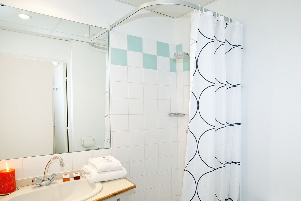 Studio - Bathroom