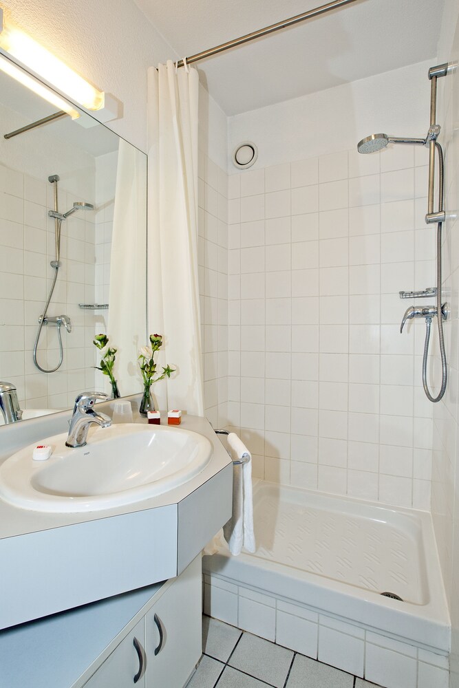 Studio - Bathroom