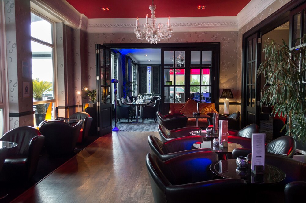 Hotel Lounge