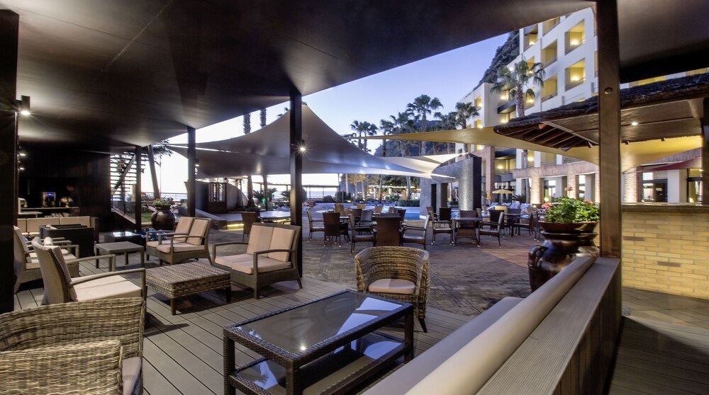 Poolside Bar