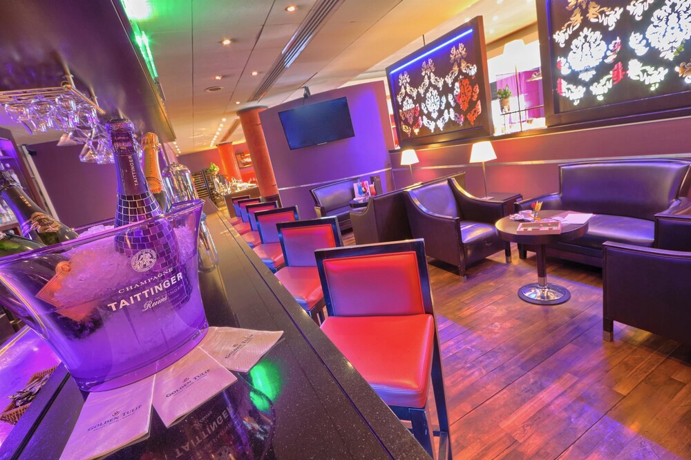 Hotel Bar
