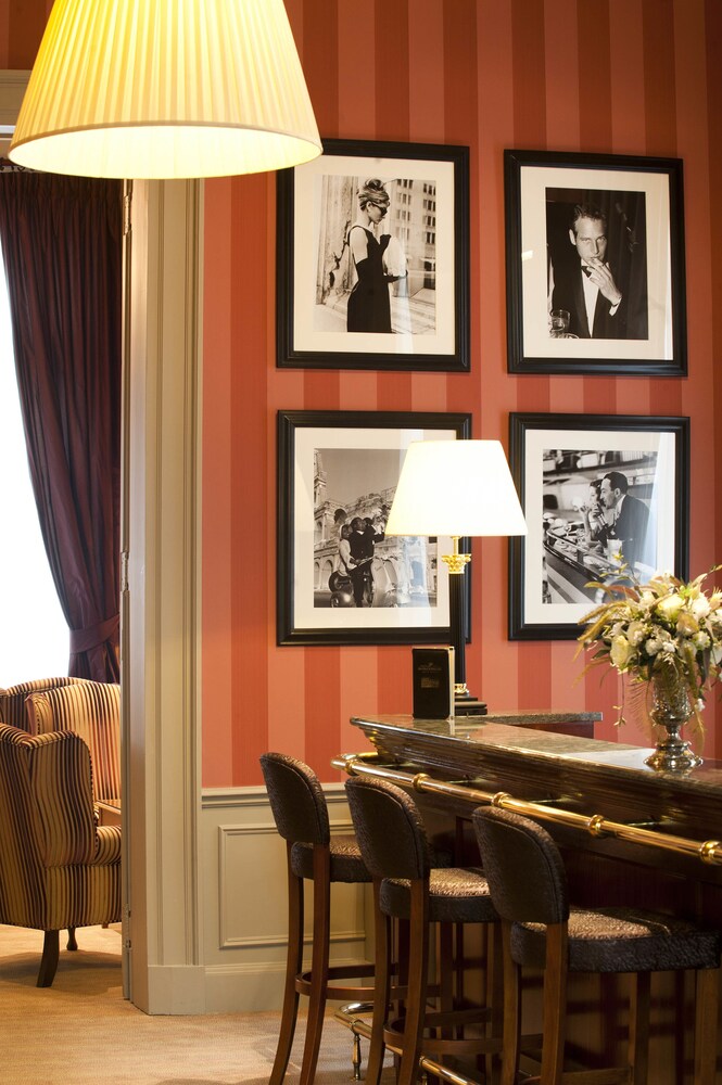 Hotel Bar