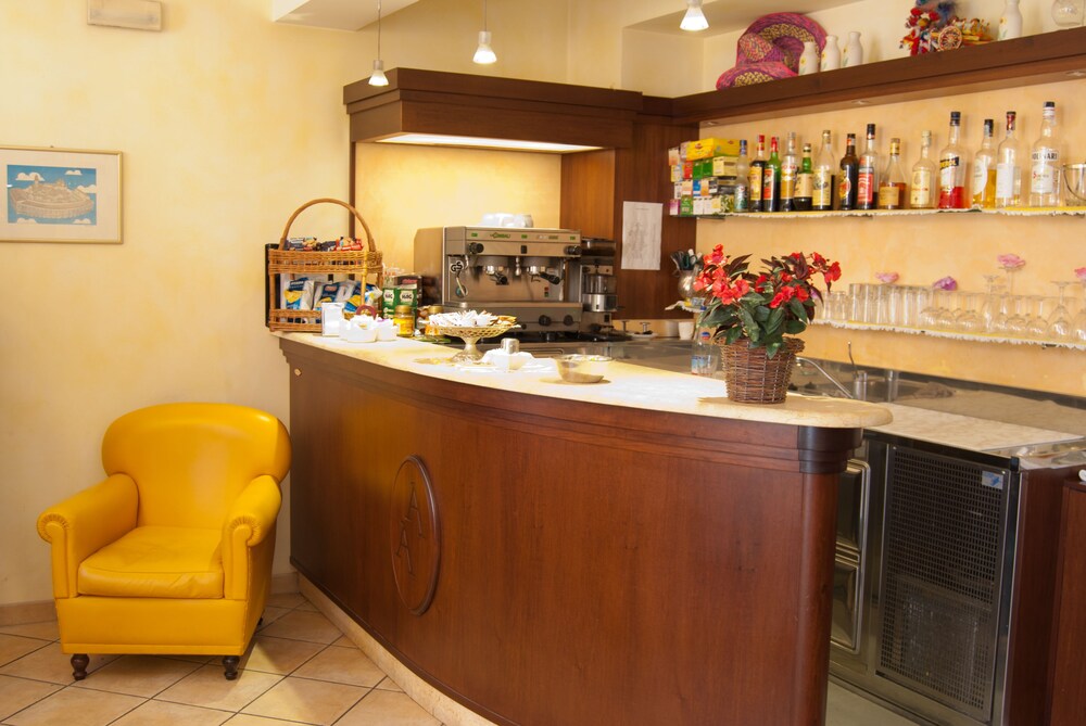 Hotel Bar