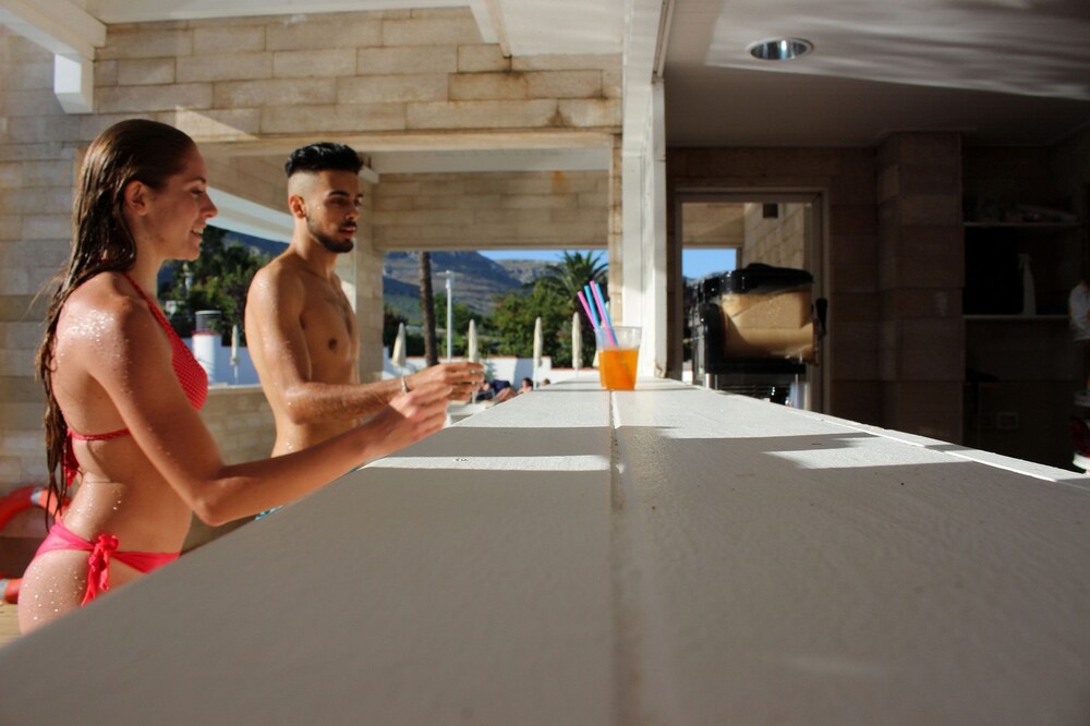 Poolside Bar