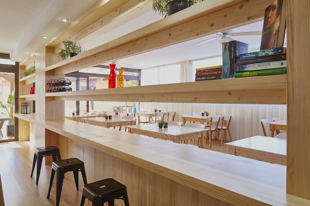 Poolside Bar