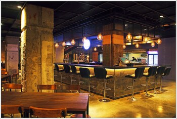 Hotel Bar