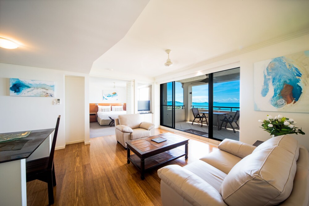 Room, 1 King Bed, Sea View - Guestroom