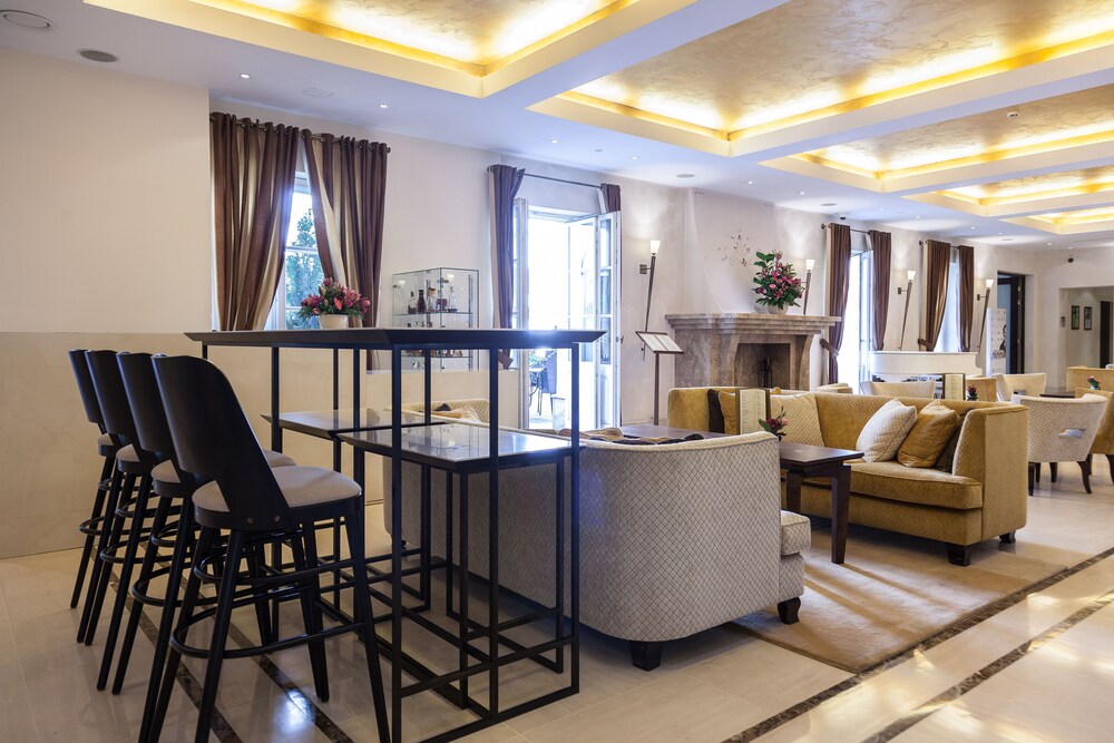 Hotel Lounge