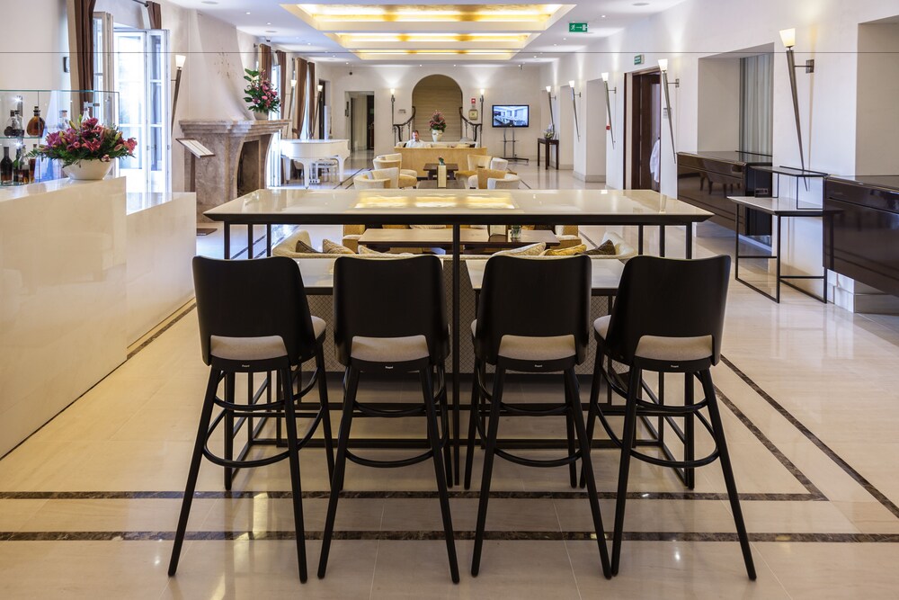 Hotel Lounge
