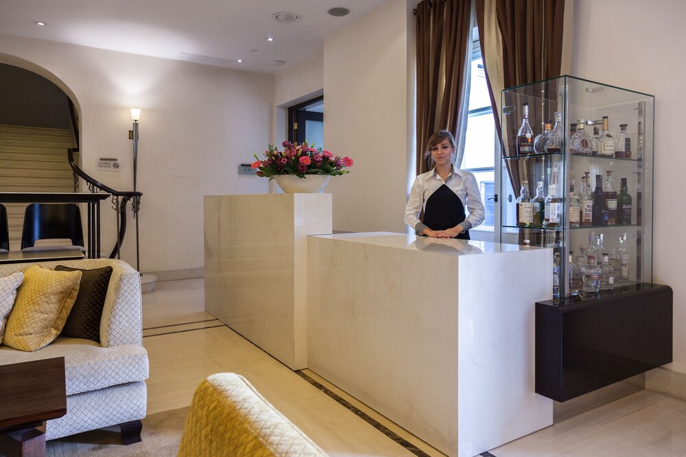 Hotel Lounge