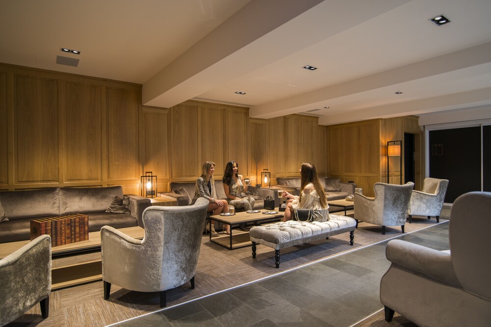 Executive Lounge