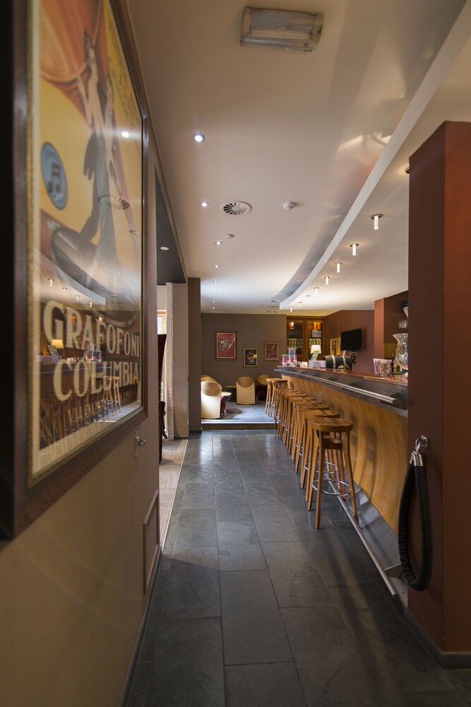 Hotel Bar