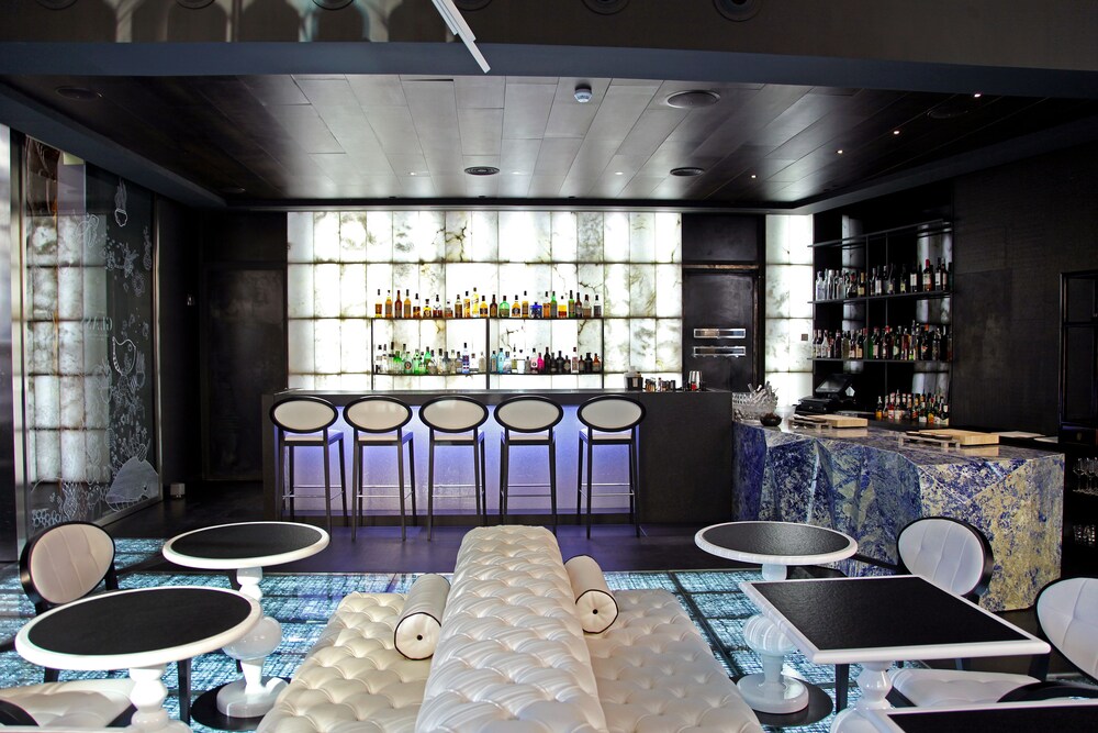 Hotel Bar