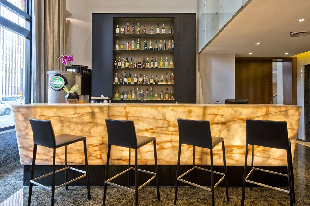Hotel Bar