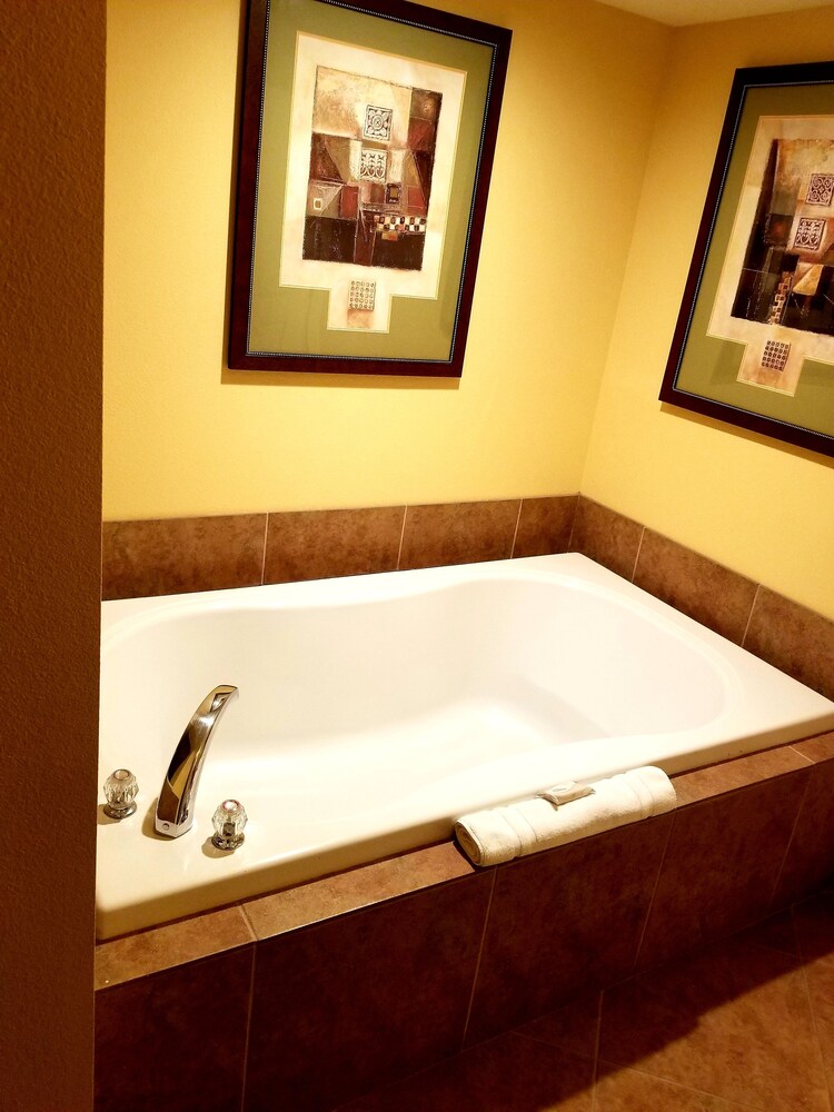 Deep Soaking Bathtub