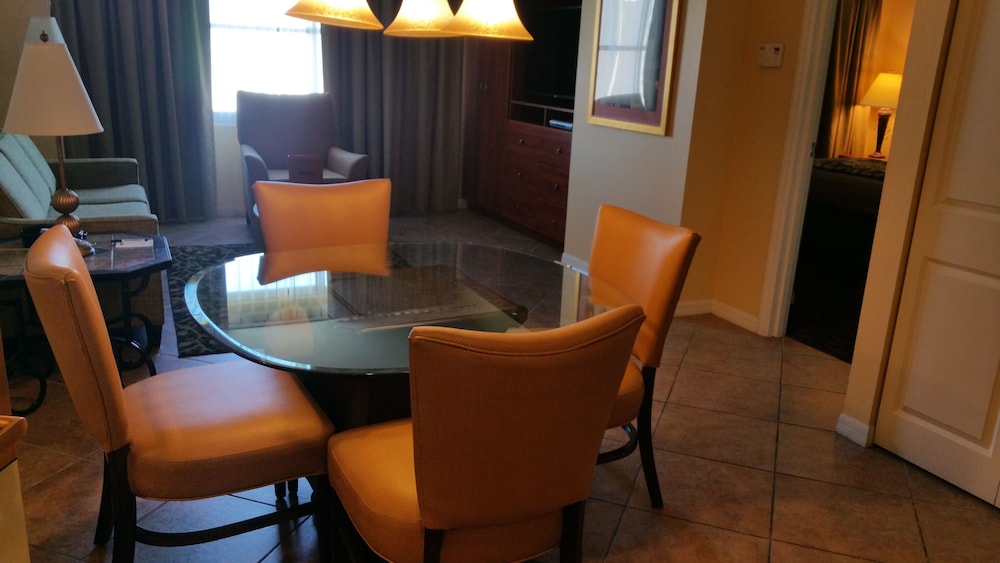 Suite, 1 Bedroom - Living Room