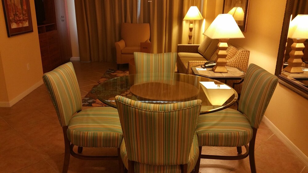 Suite, 1 Bedroom - Living Area
