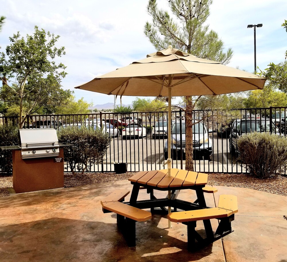 BBQ/picnic area, Grandview at Las Vegas