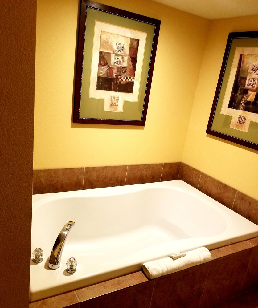 Deep Soaking Bathtub