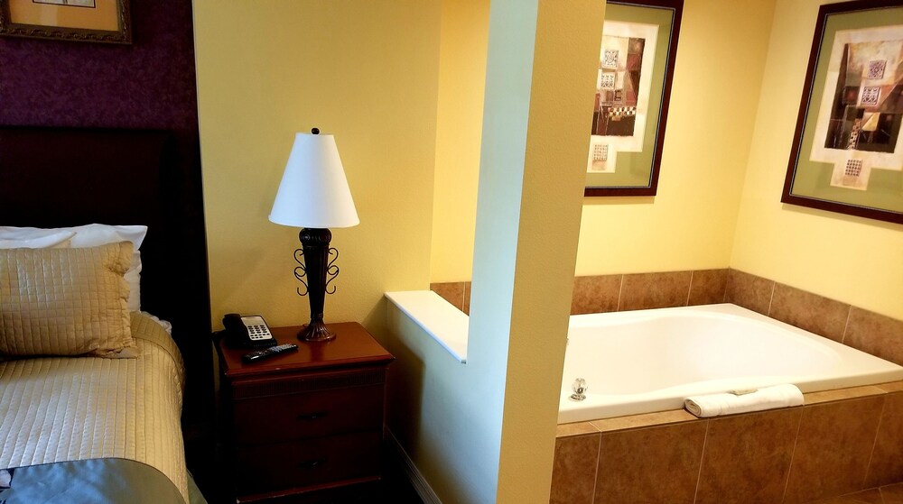 Deep Soaking Bathtub
