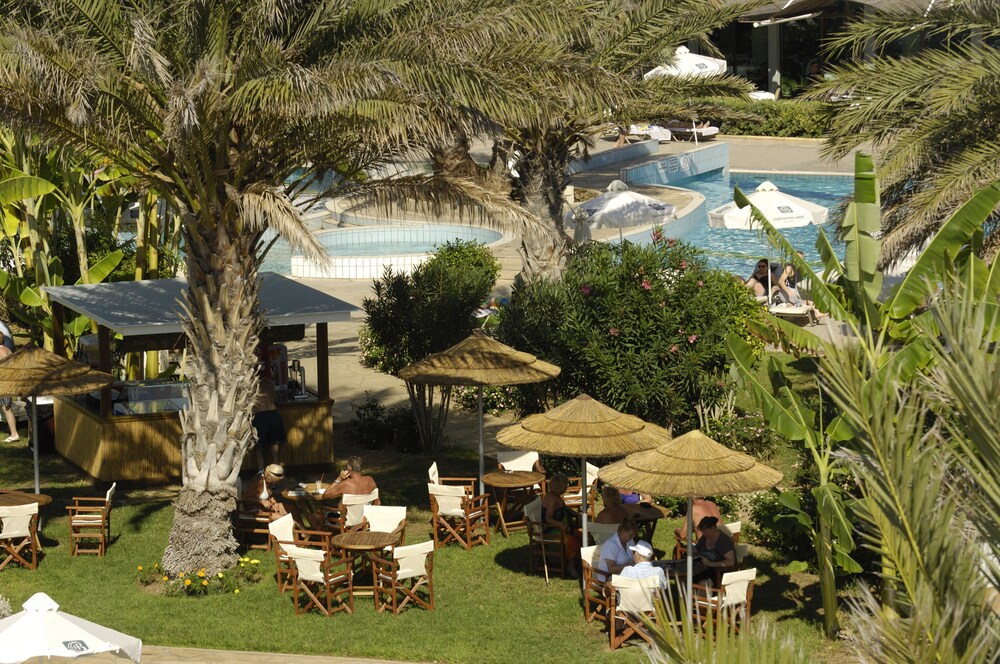 Poolside Bar