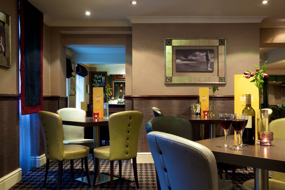 Hotel Lounge