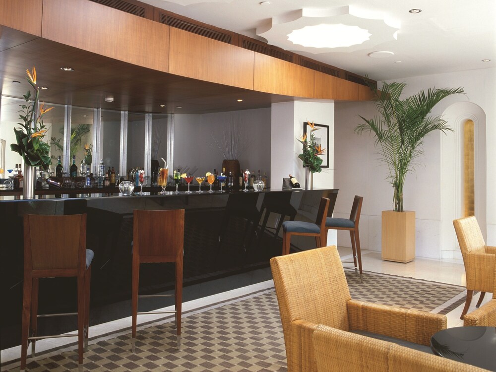 Poolside Bar