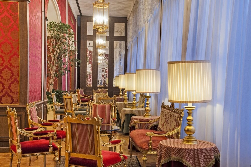 Hotel Bar