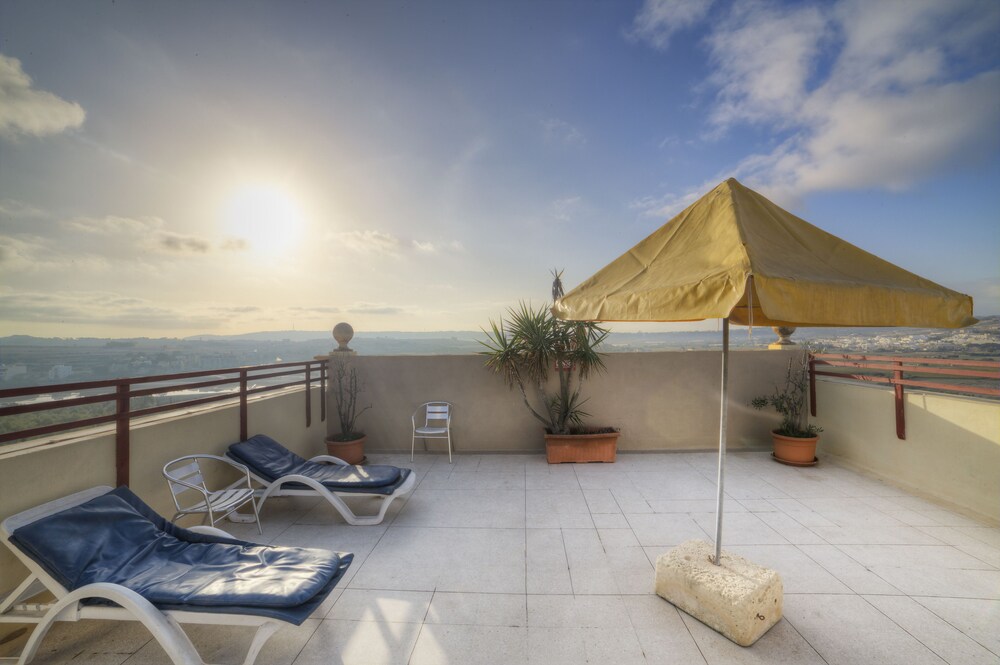 Sundeck