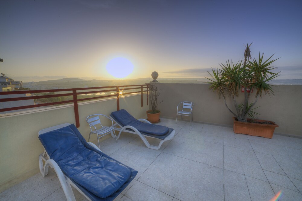 Sundeck