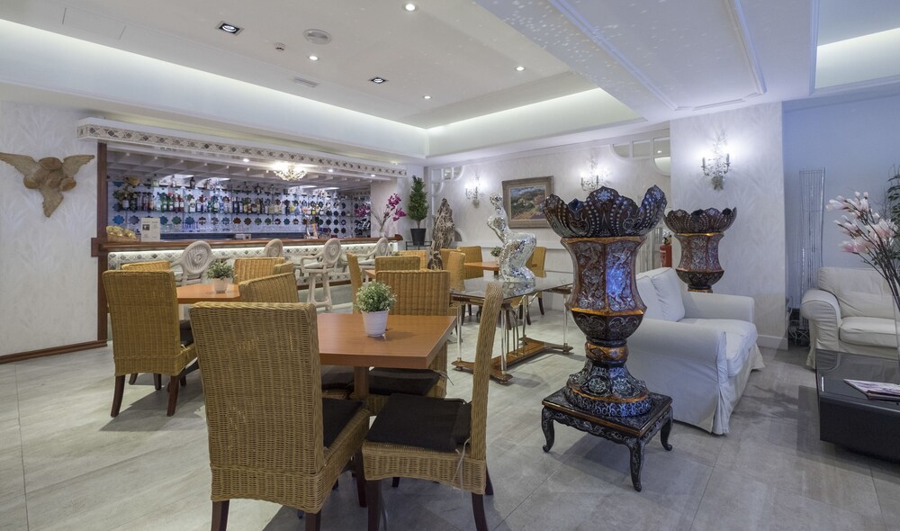 Hotel Lounge