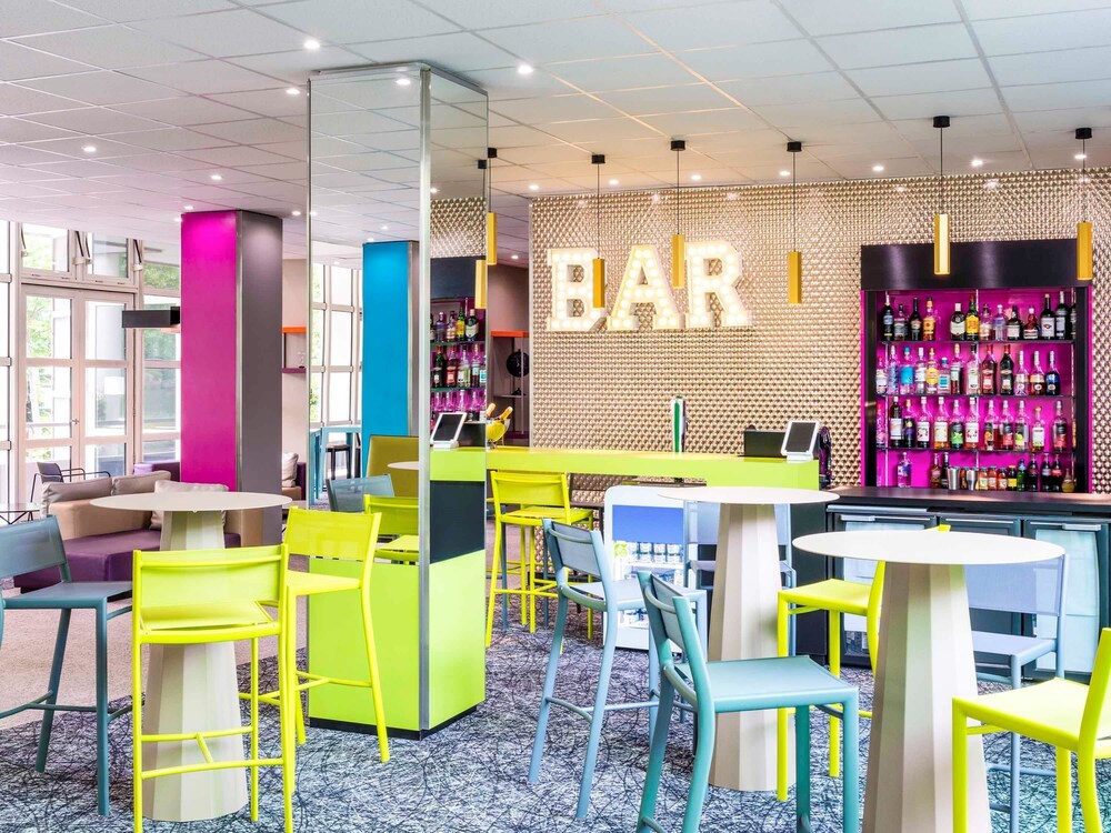 Hotel Bar